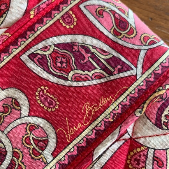 Vera Bradley Rosy Posies Wallet Cotton Red Cream Paisley Zip Around Wrislet - Picture 4 of 11